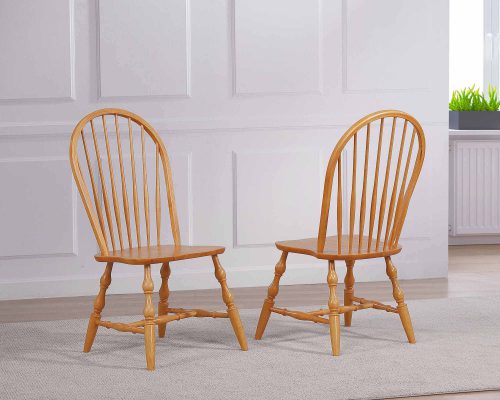 Windsor-Spindleback-Chair_Light-Oak-Lifestyle_DLU-C30-LO-2